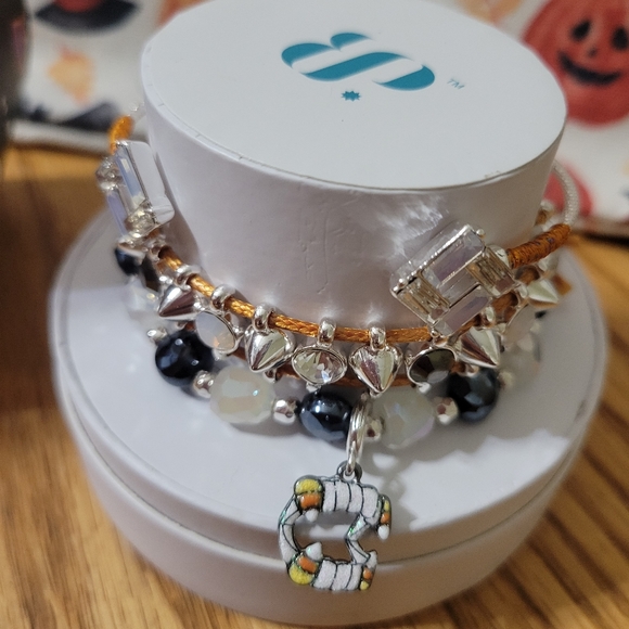 Bomb party Halloween "shimmering candy fangs" - Picture 2 of 5